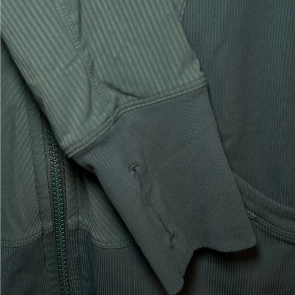 Lululemon In Flux Reversible Jacket- Dark Fuel/ Size 6 - Picture 12 of 13